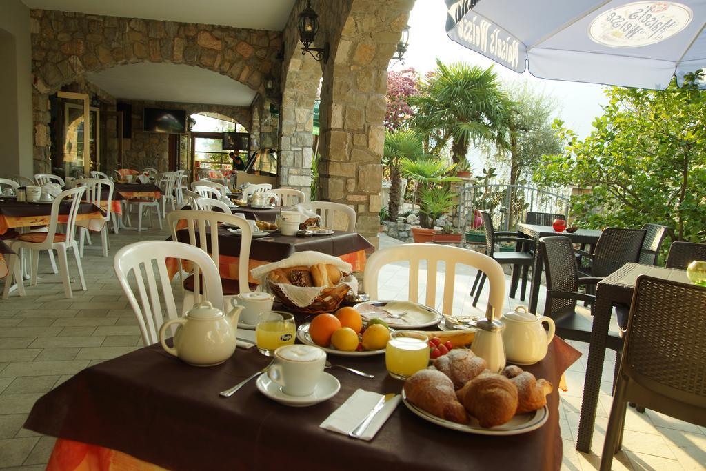 Hotel Augusta Garni Limone sul Garda Buitenkant foto
