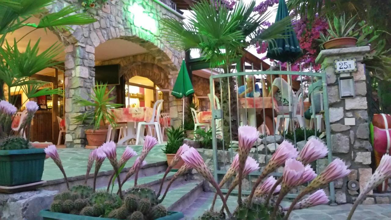 Hotel Augusta Garni Limone sul Garda Buitenkant foto